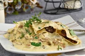 Raviolis Aux Cepes A La Creme Aux Champignons Amour De Cuisine Recette Recettes De Cuisine Recette Ravioli Recette Pate