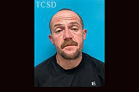 Derek Linder's Instagram, Twitter & Facebook