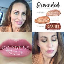 Brown eyeshadow makeup look for blue eyes