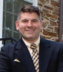 David Vari's Instagram, Twitter & Facebook