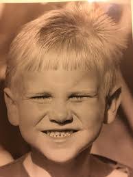 Lisa Ingle's Instagram, Twitter & Facebook