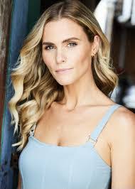 Samantha Dickinson's Instagram, Twitter & Facebook