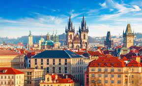 Många väljer att köpa med sig glas, kristall eller trähantverk hem. Prag Reseguide Turistguide Turistinformation Om Prag Tjeckien