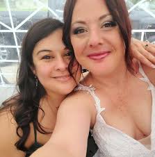 Rewatching GG for I believe the 112th time, love it so much. I am at the  episode where Luke is throwing April a birthday party and Anna Nardini is  freaking out because