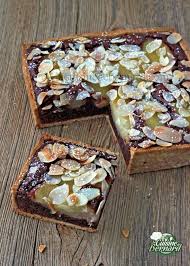 L Automne Est Deja Bien Present J Adore Le Vent Frais Et Les Feuilles Qui Tombent C Est Toujours Un B Tarte Aux Poires Poire Au Chocolat Tarte Chocolat Poire