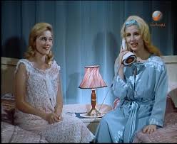 بدأت مشوارها نحو الفن بالمصادفة البحتة بعد أن فازت في مسابقة مجلة (إيماج) الفرنسية بلقب أجمل وجه، وتم استغلال. ÙÙŠÙ„Ù… Ø§Ù„Ø£ÙŠØ¯ÙŠ Ø§Ù„Ù†Ø§Ø¹Ù…Ø© 1963 Ù…Ø¹Ø±Ø¶ Ø§Ù„ØµÙˆØ±