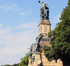 High on a pedestal and visible from some distance is the allegorical figure of germania, on her throne. Deutsche Staedte Geschichte In Rudesheim Am Rhein