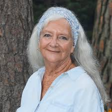 Sue Mako's Instagram, Twitter & Facebook