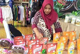 Seiring berkembangnya usaha kue ini, ibu uni selaku pemilik. Infopublik Umkm Binaan Bi Gorontalo