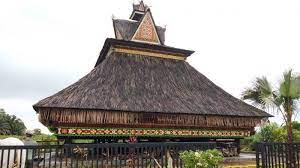 Suku batak karo berada di ujung utara danau dipisahkan deretan perbukitan. 8 Rumah Adat Sumatera Utara Beserta Gambar Dan Penjelasannya Rumah123 Com