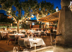 En provenance de sainte maxime, de cavalaire, de cogolin ou grimaud, prenez la direction de saint tropez. Villa Romana In Saint Tropez Restaurant Reviews Menu And Prices Thefork