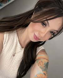 Elizabeth (@eliizabeth.red) • Instagram photos and videos