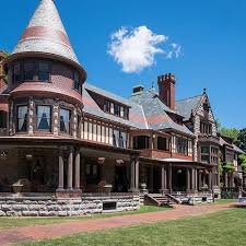 The lake is 15.5 miles long and it's maximum depth is 276 feet. Canandaigua Ny Vacation Packages Vacation To Canandaigua Ny Tripmasters