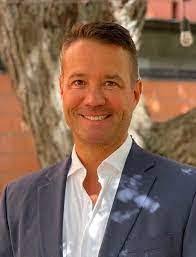 Bruce Warnick's Instagram, Twitter & Facebook