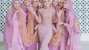 Desain baju | informasi seputar model baju modern yang unik, menarik dan terkini. 5 Inspirasi Seragam Bridesmaid Muslimah Yang Kece Badai Cek Beragam Modelnya Disini Ladies