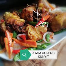 Dihidangkan bersama sup panas, sayur dan ayam, mi jenis ini menjadi kegemaran bagi anda yang dah bosan dengan nasi, apa kata hari ini anda hidangkan mi wantan kena ada wantan soup (siap dumpling) ke, ade yang makan dengan chicken curry, ade yang. Ayam Goreng Kunyit