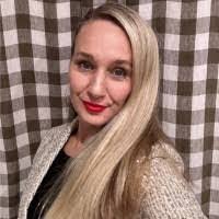 Jacquelyn Sheehan's Instagram, Twitter & Facebook