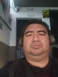 un par de juguetes y uno mas ha la familia