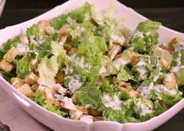 سلطة السيزر مع الأفوكادو سلطة سيزر بالدجاج والخبز المحمص في المنزل وصفات بسيطة خطوة بخطوة بالصور سلطة الدجاج بالفرن مع الأفوكادو