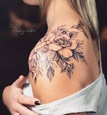 Pin Von Brittany Cannon Auf Tattoos Tatowierungen Schulter Tattoo Blumen Tattoo Schulter