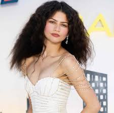 Zendaya Spins Another Spidey Look While in London, Plus Tom Holland with Marisa Tomei, Andrew Garfield and More