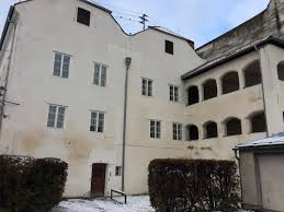 Das seit 1972 vom staat angemietete haus, in dem der spätere diktator sein erstes lebensjahr verbrachte, konnte wegen. Adolf Hitlers Geburtshaus Hdgo