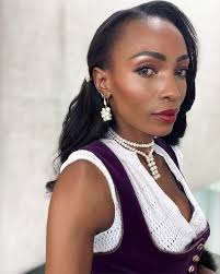 Wedding Glam 👄💄✨ Traditional meets classic modern style. . . . . . . . .  . . . . . . . . . . . . . . . . . . . . . . Pearls earrings + necklace  @atelierofdesires #brendaseverinmakeup #clean #glam #flawless #healthy  #skin #wedding #glam #softglam ...