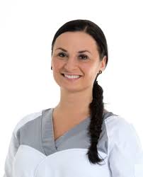 Behöver du eller någon du känner en engagerad tandläkare och tandhygienist  i Borås? Hos oss möter du tandläkare Malin Wagner och tandhygienist Rijana  Mahmutovic. Vi har varierade öppettider, bemannad reception under våra