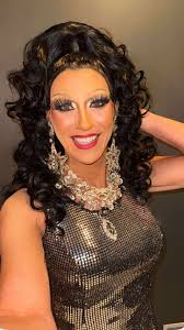 Calling all Drag Queens and Kings with captivating acts! We're looking for  performers who: