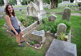 Some people may choose to put the flowers behind it, but it is normal to put them in front. Gardeners Bring Cradle Graves Back From The Dead Hidden City Philadelphia