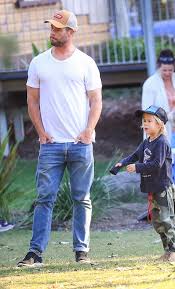 May 28, 2021 · liebesbeweis: Chris Hemsworth Nimmt Seine Kinder In Den Park In Byron Bay Und Bekommt Im Chat Eine Elsa Lookalike Aktuelle Boulevard Nachrichten Und Fotogalerien Zu Stars Sternchen