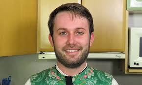 Leighton Meester jako královna ombré outfitů: Předvedla jemné duhové šaty i  šaty jako skvrnu od oleje