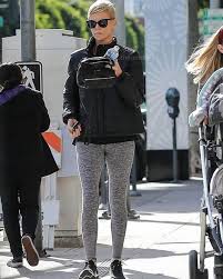 These charlize theron pictures are some of the hottest ever. Madewell Travel Buddy Packable Puffer Jacket Worn By Charlize Theron In Beverly Hills January 7 2020 Spotern
