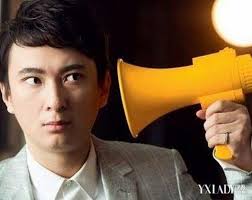 作为富家子弟高调的王思聪 ，一如既往，他的33岁生日派对现场可算是非常夸张的。 私人飞机接送友人，花费百万包下豪华游轮 开派对， 一共请来了40多个网红妹子。 çŽ‹æ€è°æ˜¯æº«çˆºçˆºçš„å¤–å­«å—Ž çŽ‹æ€è°å®¶åº­èƒŒæ™¯åŠå€‹äººè³‡æ–™ç°¡ä»‹ æ¯æ—¥é ­æ¢