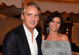 © 2017 roberto mancini powered by goproject. Roberto Mancini Eta Altezza Peso Ex Moglie Figli Moglie Guadagno