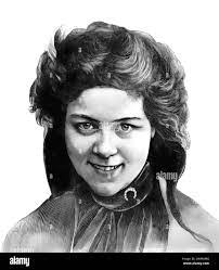 Leslie Fuller's Instagram, Twitter & Facebook