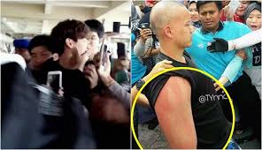 Negeri kelahiran bts justru berada di posisi kedua terbesar (jumlah army resmi yang terdaftar di korea mencapai 495.000) diikuti thailand, vietnam dan indonesia. Dikerumuni Fans Fanatik 9 Idol K Pop Ini Terluka Di Indonesia Ada Yang Sampai Trauma Boombastis