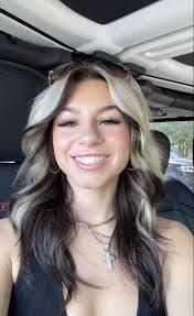 Leila Schafer's Instagram, Twitter & Facebook