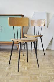 Le Vide Grenier D Une Parisienne Chaises Aux Pieds Compas Mobilier De Salon Mobilier Ancien Meuble De Style