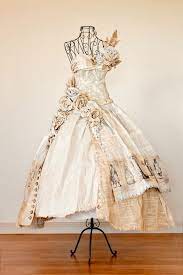 Weitere ideen zu papierpuppen, papier, puppen. Papier Kleid Designer Hochzeitskleider Designer Hochzeitskleider Kleid Papier Papierkleid Papierkleider Papier Kleidung