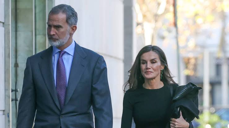 Pilar Eyre desvela la razón que llevó a Letizia a verse empujada a ir al  cumpleaños de su cuñada, la infanta Elena