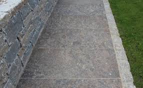 Kein stück stein gleicht genau einem anderen. Naturstein Bodenplatten Sol Ag