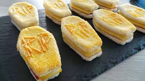 Frissonnez de plaisir en découvrant notre savoureux top 10 de gâteaux avant de déguster ces desserts d'halloween, vous pouvez ouvrir les festivités avec cette recette facile et pas chère de doigts de sorcière ! 10 Idees De Recette Halloween Recettes Halloween Halloween Repas Halloween