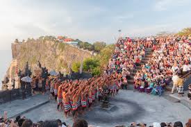Tari kecak dari bali (pola lantai lingkaran). Tari Kecak Sejarah Fungsi Tari Dan Gerakan Yang Penuh Makna
