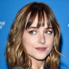 In this look, lopez adds length to her face by teasing hair up into a high vertical. 10 Hairstyles That Make You Look 10 Pounds Thinner Williamson Source