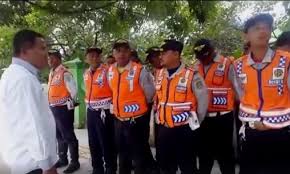 Akan tetapi, masyarakat di pesisir utara: Terciduk Gelar Razia Liar Oknum Dishub Bekasi Dihukum Wali Kota Push Up Di Pinggir Jalan Okezone Megapolitan