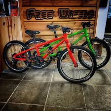 Osterzeit Radelzeit Mit Den Coolen Bikes Von Frogbikes Bleiben Keine Wunsche Offen 6 Verschieden Farben Und Zu Jeder Korpergrosse In 2020 Bicycle Wheel Motorcycle