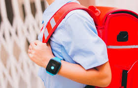 Tcl movıe tıme famıly watch mt30 garantısı 1 yıl daha devam edıyor( eger 2 yıl devam edıyorsa) cok temız sadece onunde cok az deforme olmustur sım kartı takılabılıyor az pazarlık olur. Tcl Arms Little Wrists With A 4g Family Watch Pickr