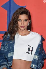 Victoria's secret contrató a valentina sampaio, su primer modelo abiertamente transgénero, para el lanzamiento en agosto de su catálogo pink. A Modelo Portuguesa Sara Sampaio Prestigia A Festa De Lancamento Tommy X Lewis Para A Semana De Moda De Ny Na Public Arts Na Noite Desta Segunda Feira 10 De Purepeople