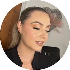 Elisha Simons's Instagram, Twitter & Facebook